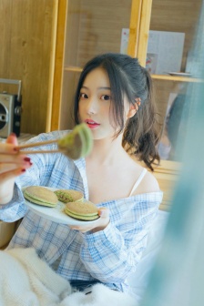 女大学生沙龙服务